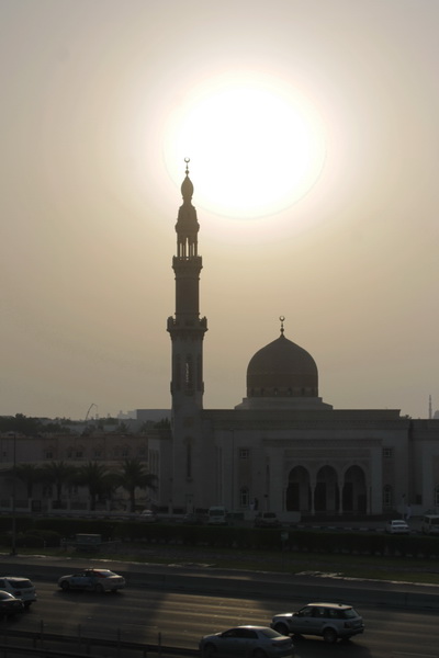 закат в Дубае и мечеть