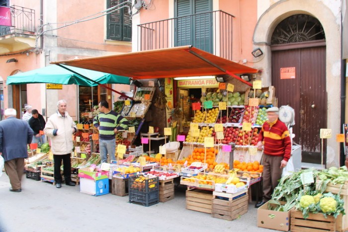 уличный рынок